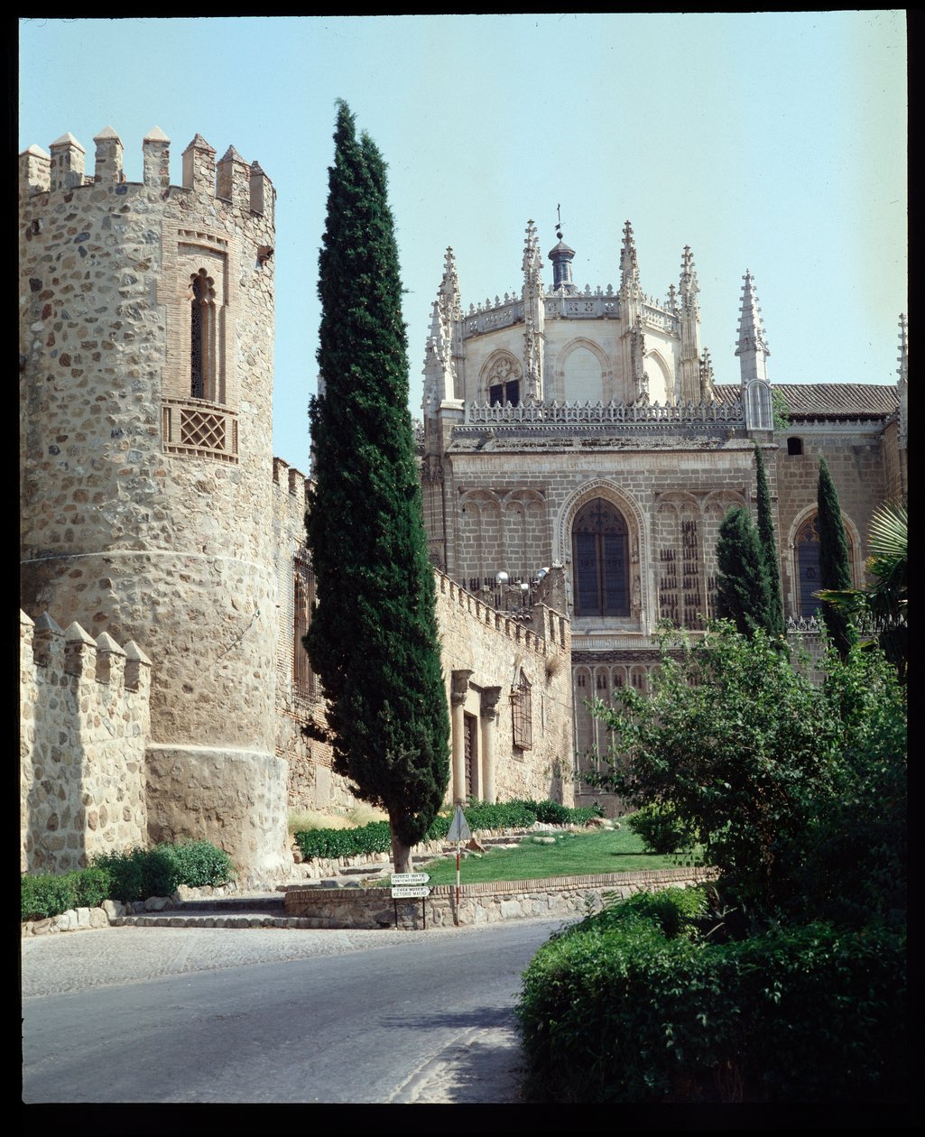 Kilátás a San Juan de Los reyes kolostorra, Toledo alkotó: Spanish School