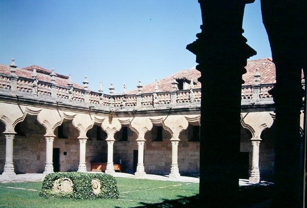 Kilátás a Patio de las Escuelas Menoresre alkotó: Spanish School