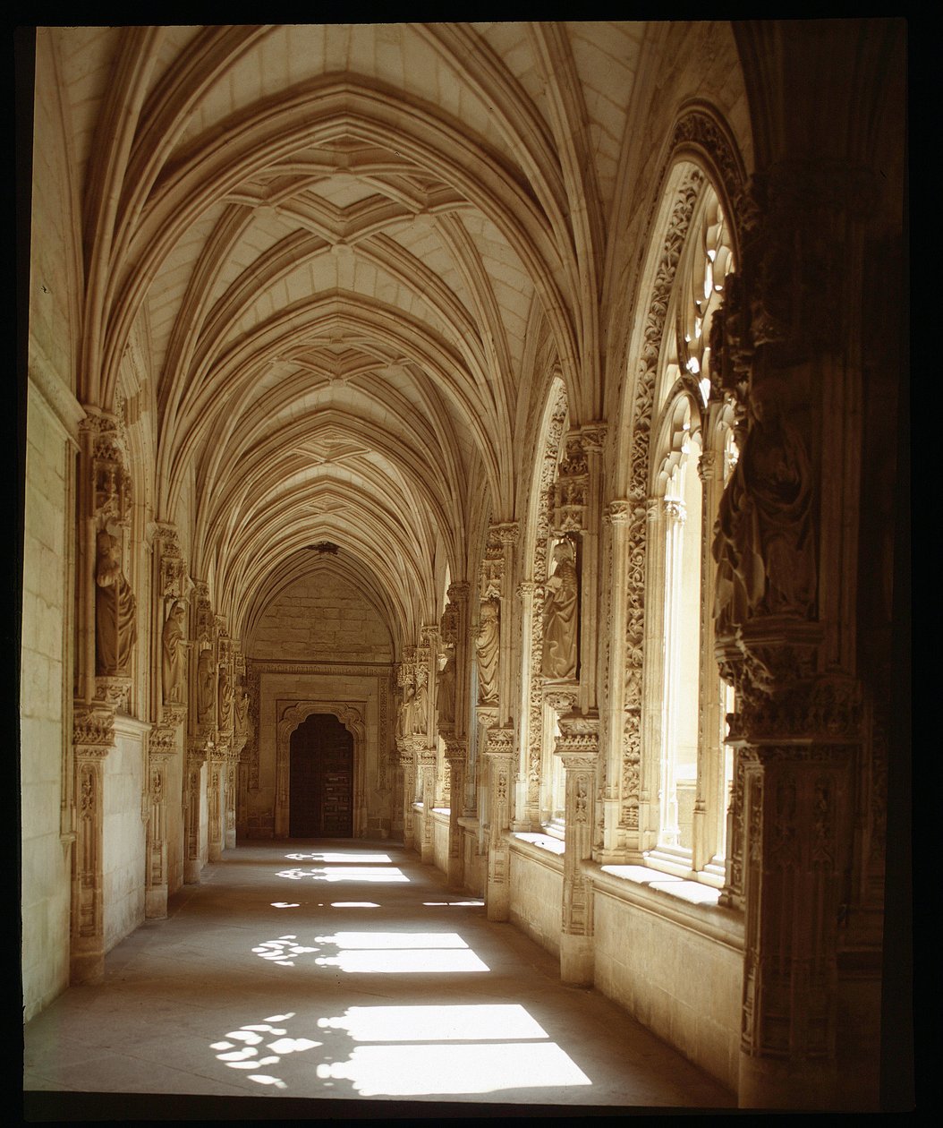 Kilátás a toledei San Juan de Los reyes kolostor alsó galériájára alkotó: Spanish School