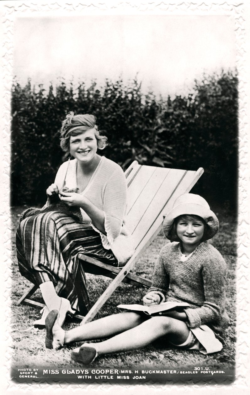 Gladys Cooper 1888-1971, angol színésznő, lányával, Joannal, 20. század elején. alkotó: Sport and General