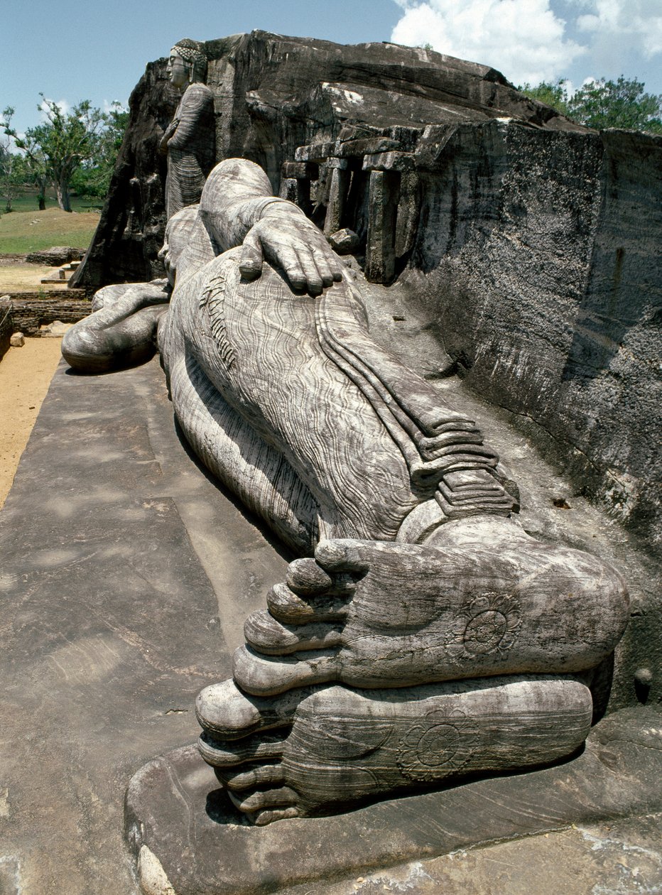 A fekvő kép, amely Buddha parinirvánáját, szobrát, Gal Vihara templomát ábrázolja alkotó: Sri Lankan