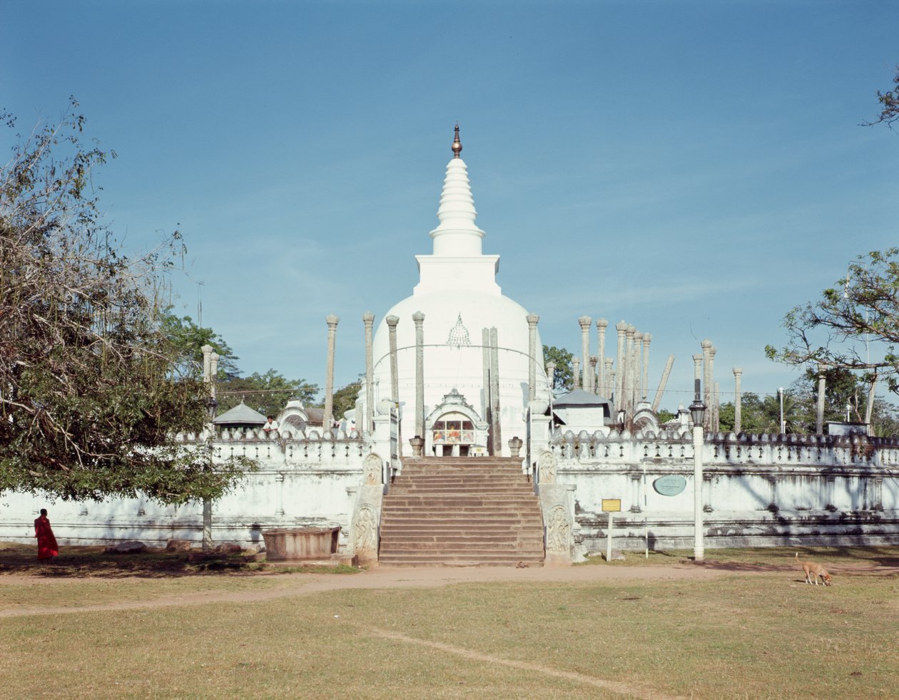 Kilátás a Thuparama Dagoba, Ruwanweli Seya alkotó: Sri Lankan School