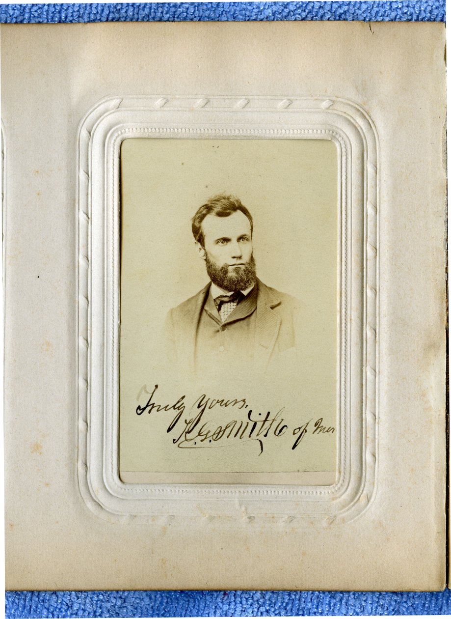 Szakállas, öltönyös férfi mellszobra, kissé jobbra nézve alkotó: St. Louis Mansfield Gallery
