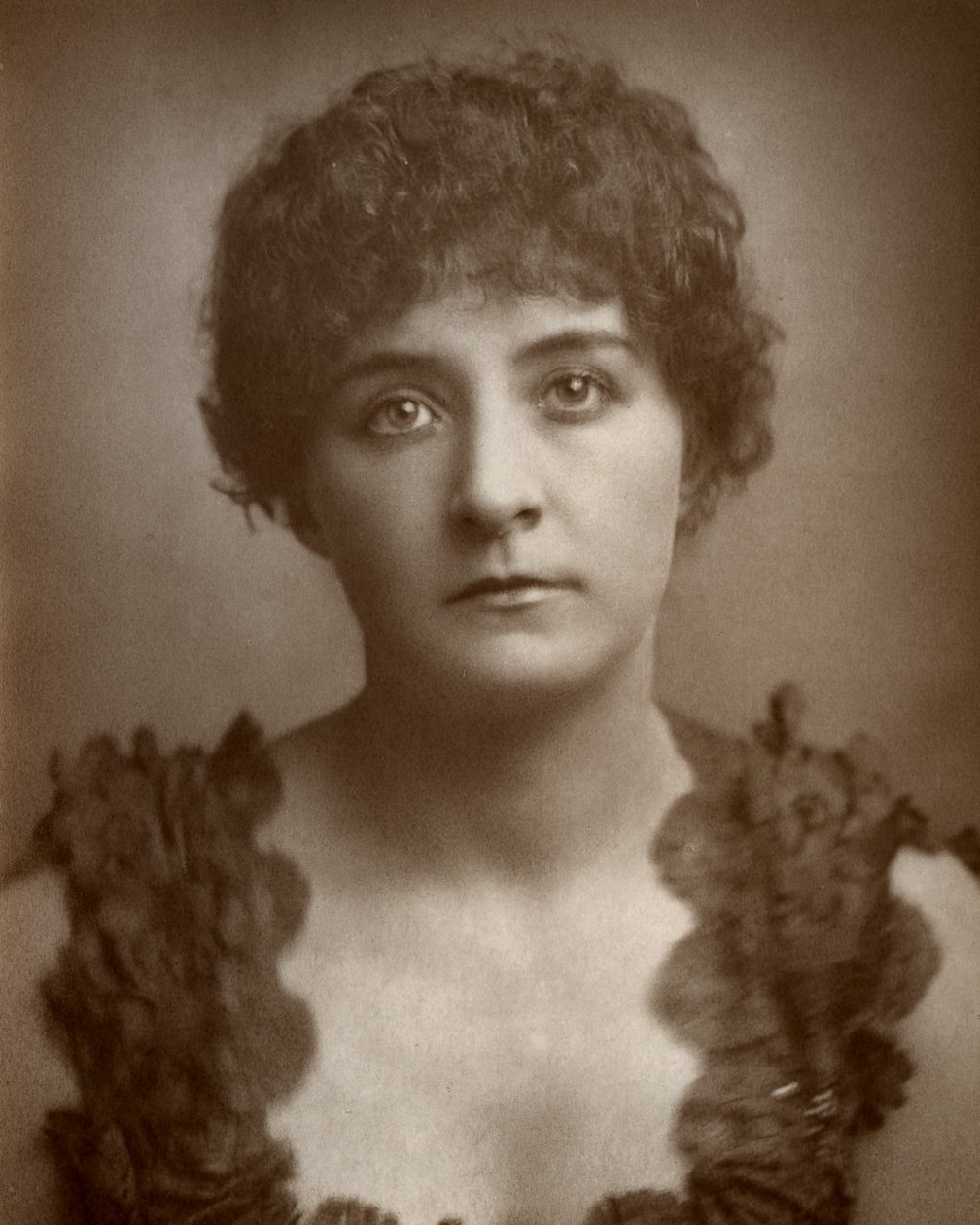 Julia Gwynne brit operaénekes és színésznő, 1884 alkotó: St James