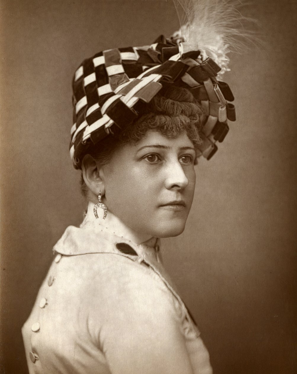 Kate Munroe, színésznő, 1883 alkotó: St James