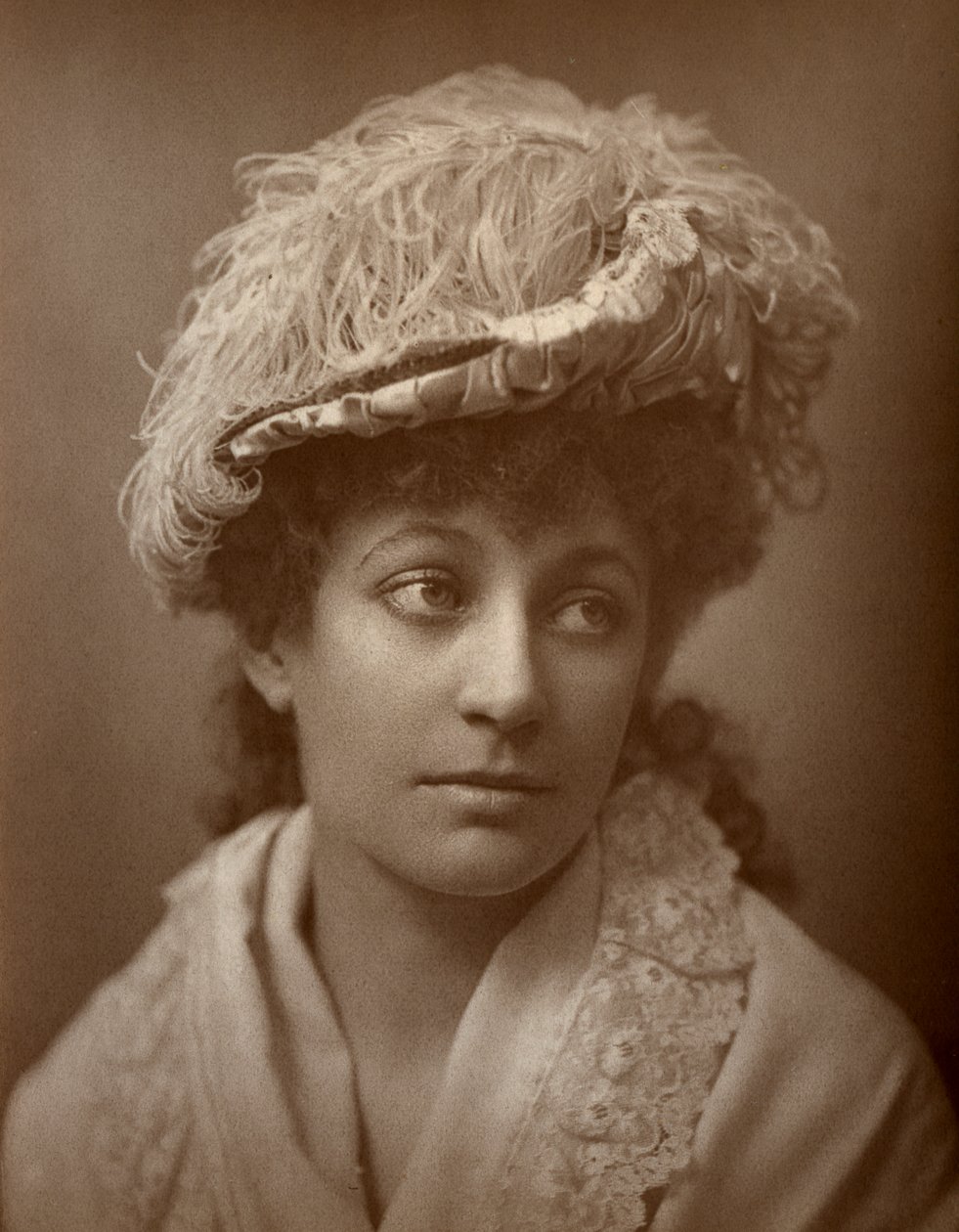 Lucy Buckstone brit színésznő, 1884. alkotó: St James
