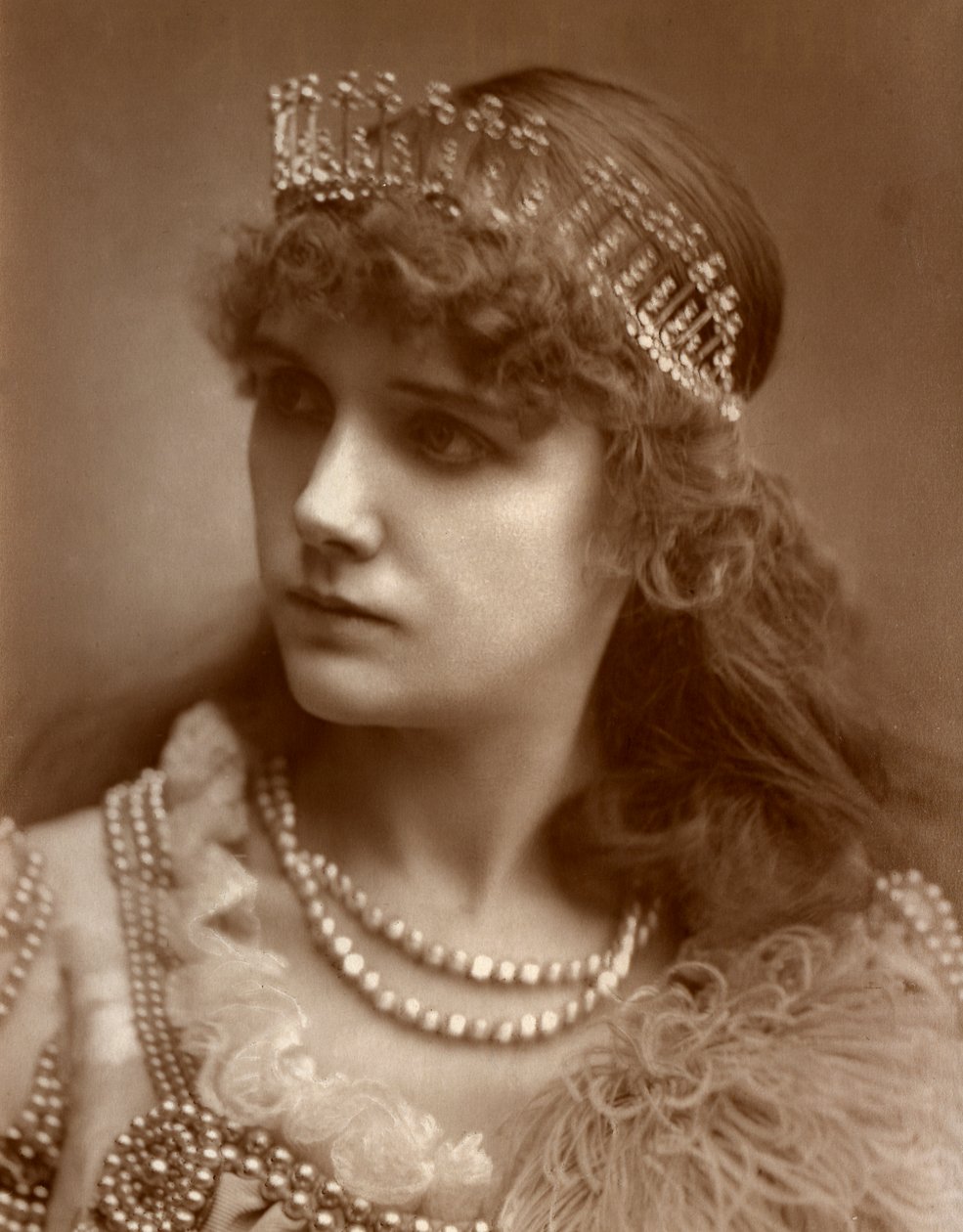 Marion Hood brit szoprán opera- és musicalszínházi énekes, 1884. alkotó: St James