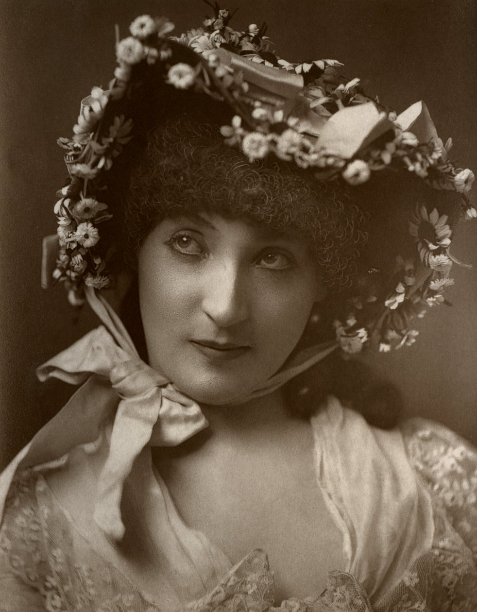 Miss Mulholland, színésznő, 1884 alkotó: St James