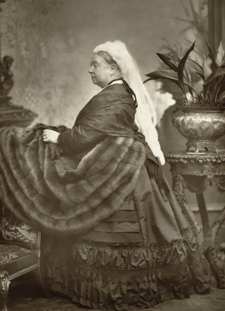Victoria: teljes alakos portréfotó alkotó: Stanislaus Walery