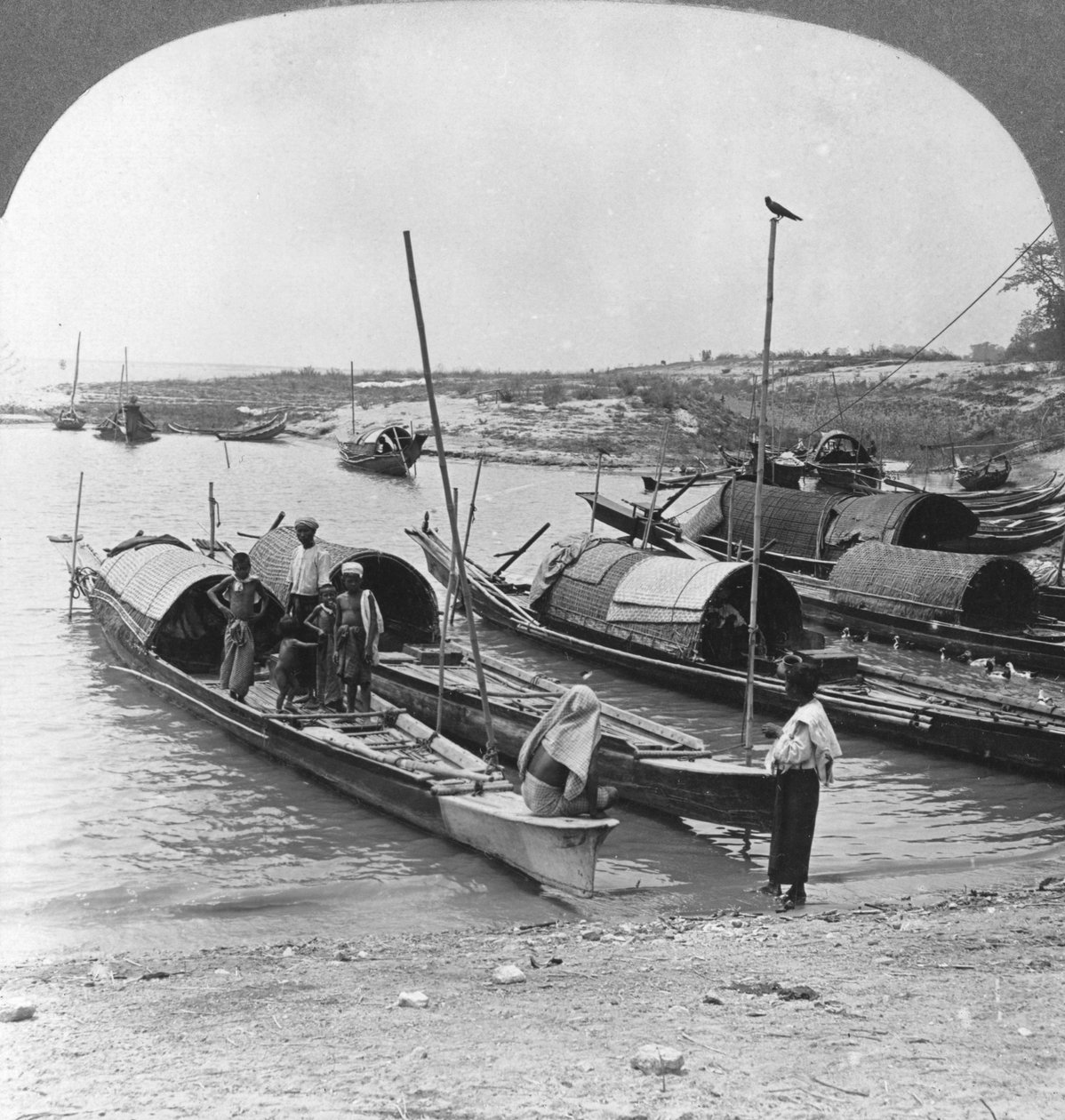 Hajók az Irrawaddy folyón, Mingun, Burma, 1908 alkotó: Stereo Travel Co