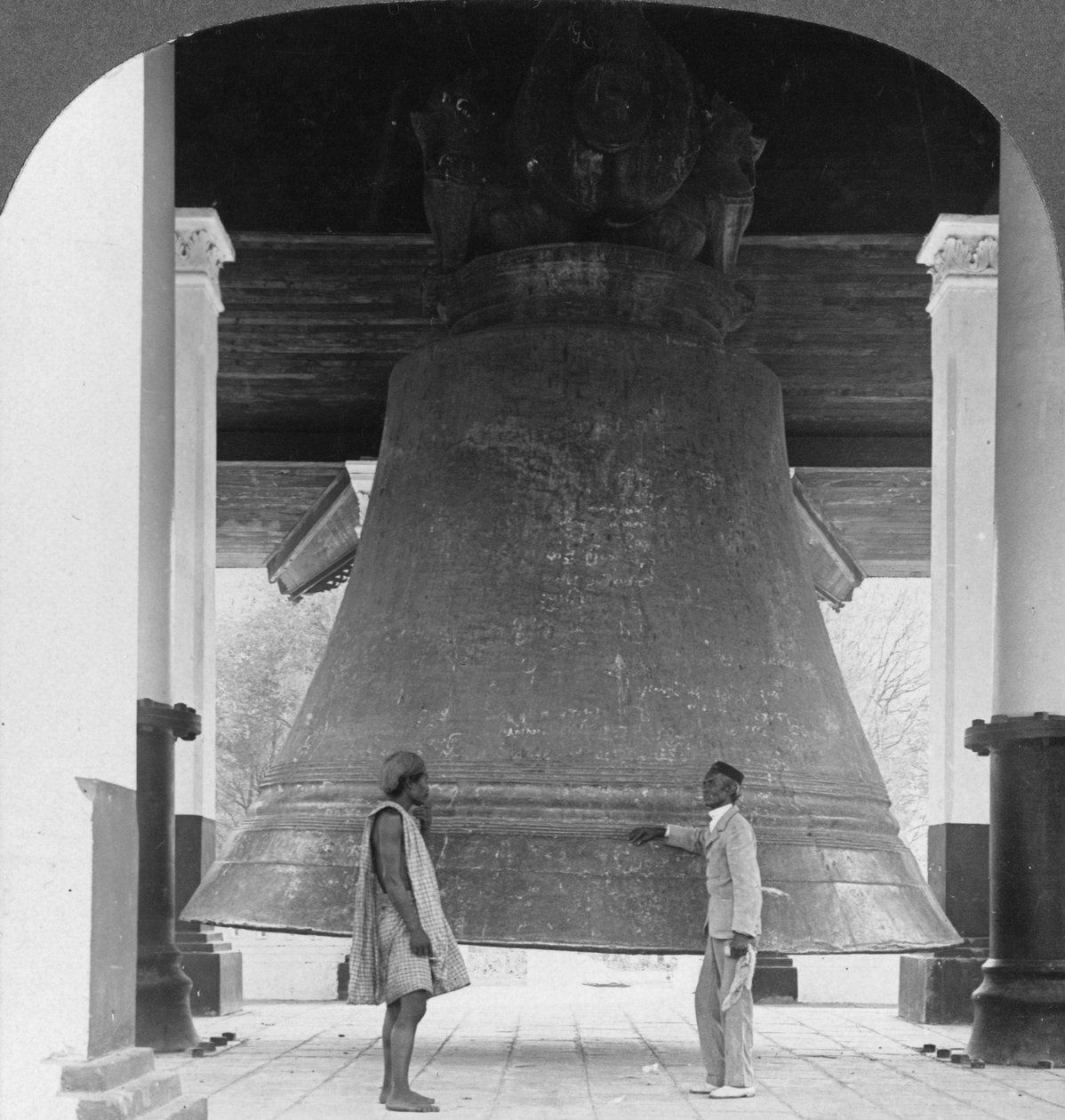 A világ legnagyobb tökéletes harangja, Mingun, Burma, 1908 alkotó: Stereo Travel Co