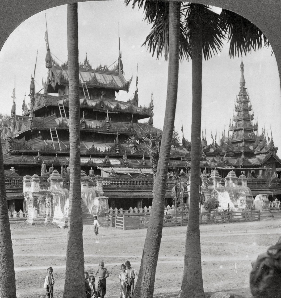 Pagan Kings templom az Aindow Yak Pagoda közelében, Mandalay, Burma, 1908. alkotó: Stereo Travel Co