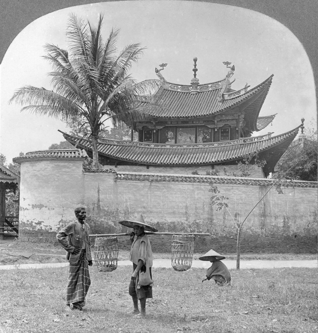 Festői kínai joss ház, Bhamo, Burma, 1908 alkotó: Stereo Travel Co
