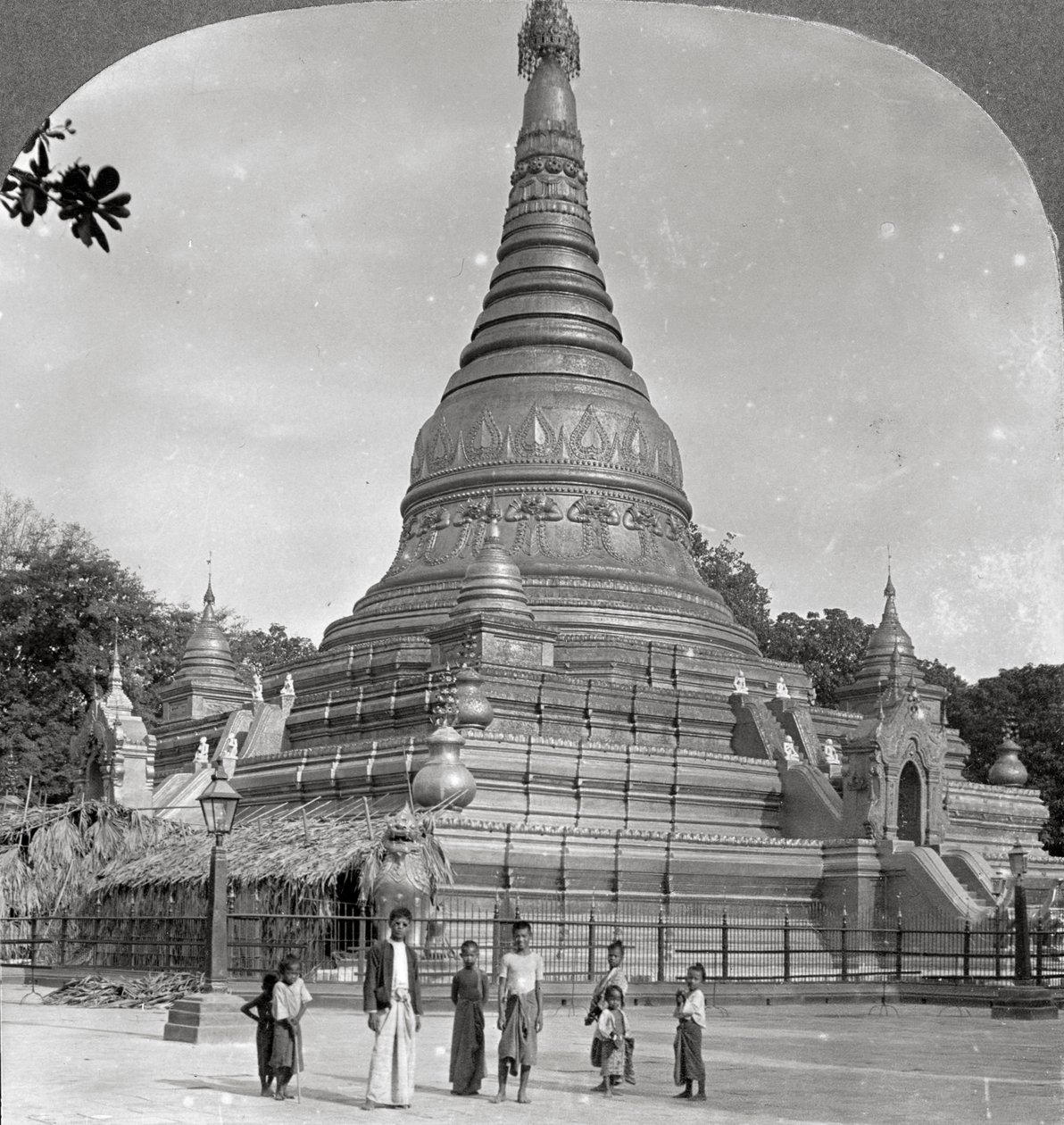 Az Aindow Yak Pagoda, Mandalay, Burma, 1908. alkotó: Stereo Travel Co