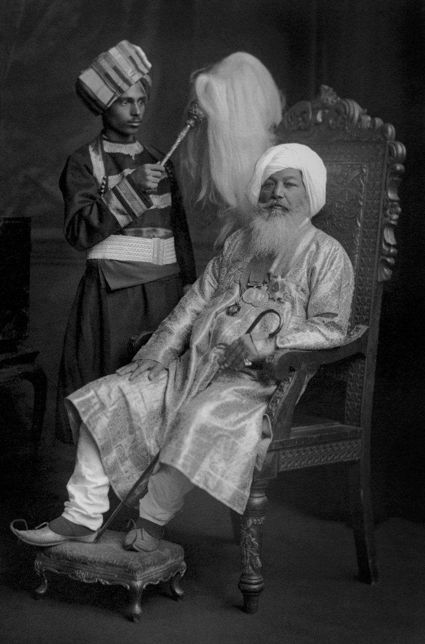 Baba Sir Khem Singh Beda egy szolgával alkotó: Studio Lafayette