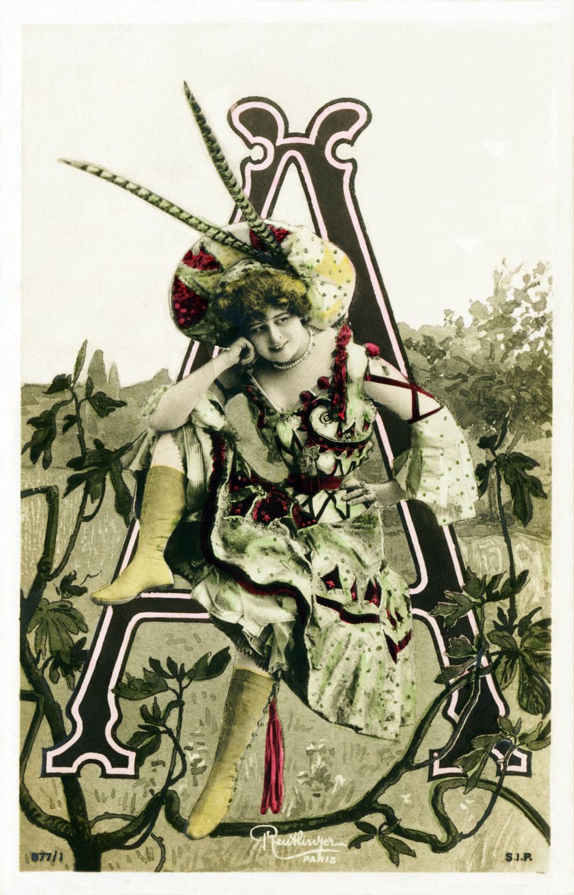 Címzett: Constance Elise De Vere, angol gyökerű francia színésznő, Belgiumban született - Theatre Marigny, Párizs - Ábécé képeslapokon - Leopold Reutlinger fotómontázsai a Belle Epoque női művészeinek fényképeivel. Szerk alkotó: Studio Reutlinger