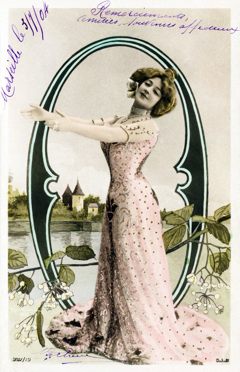 O b: Agustina Otero Iglesias, alias Caroline Otero, La Belle Otero, énekes, kabarétáncos és fontos udvarhölgy a Belle Epoque - Ábécé képeslapban alkotó: Studio Reutlinger