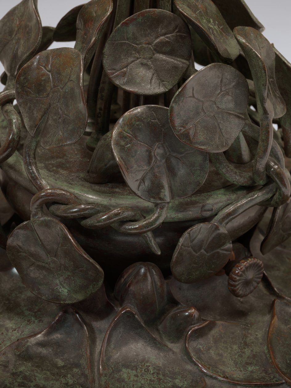 Egy "Pond Lily" asztali lámpa, 1903 körül (ólomüveg és patinás bronz) alkotó: Studios Tiffany