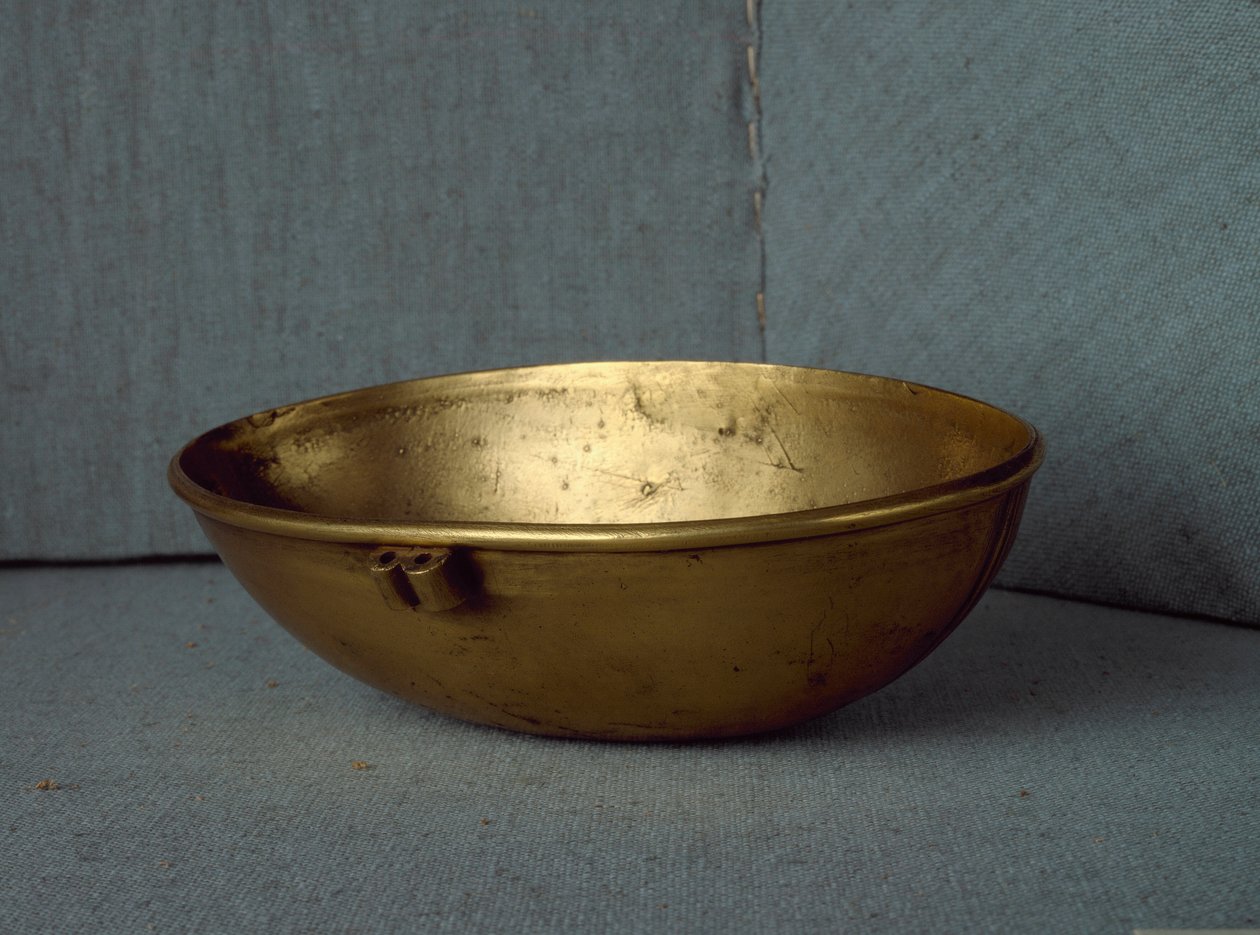 Sumér civilizáció: ovális arany kupa. Homályos. 15 cm Bagdad, Iraki Nemzeti Múzeum alkotó: Sumerian Sumerian