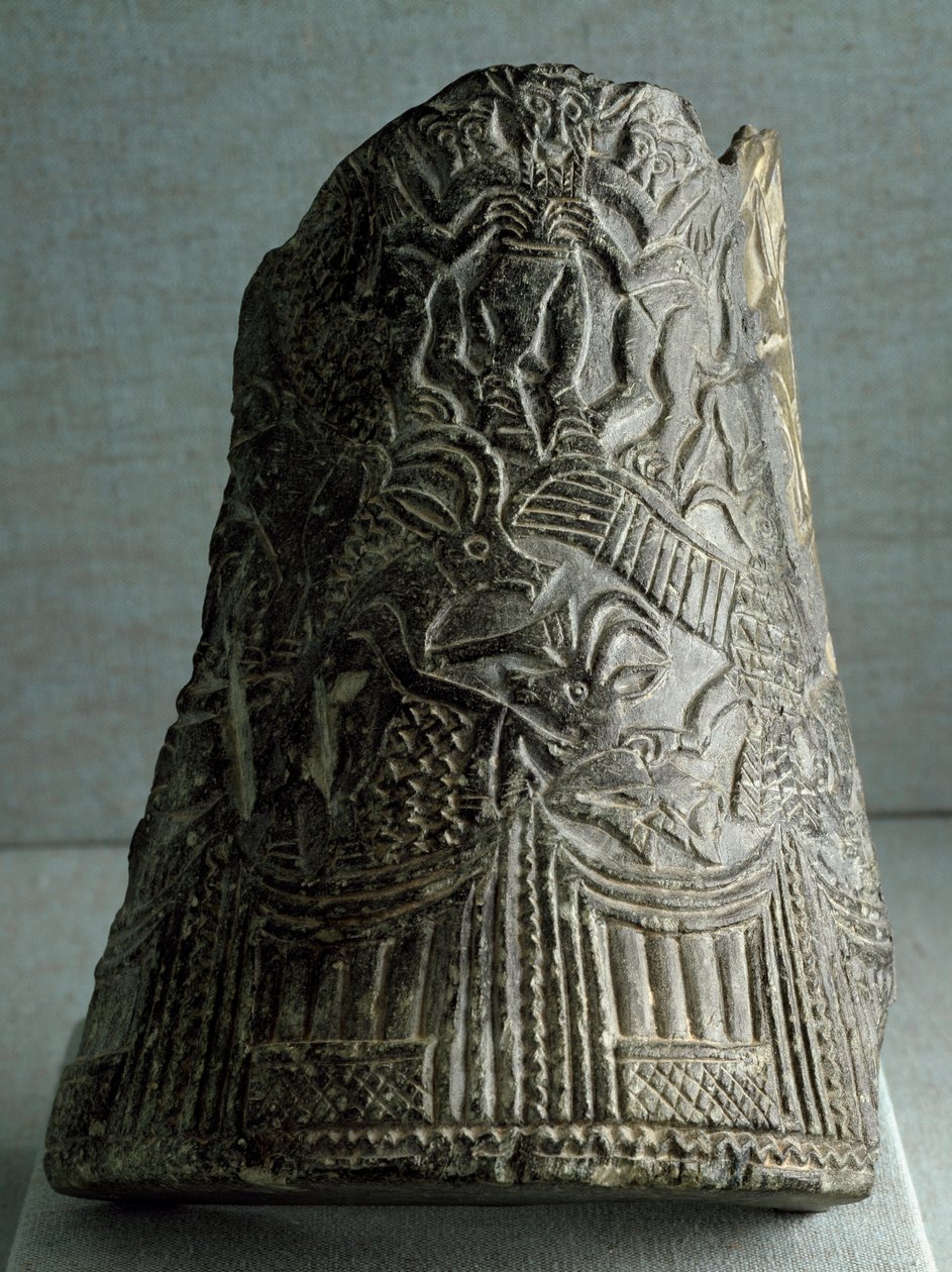 Sumér civilizáció: kígyóváza töredék Kelet-Iránból. Homályos. 22,5 cm Az archaikus dinasztiák végének időszaka (Kr. e. 2500) Bagdad, Iraki Nemzeti Múzeum alkotó: Sumerian Sumerian