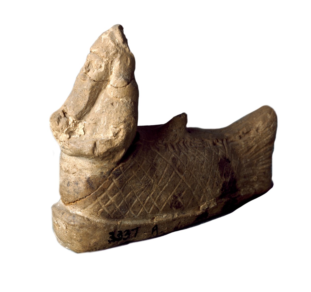 Sumér civilizáció: védődzsinn terrakotta szobrocska, halember formájú, egy ház alapja alá helyezve. Kr.e. 8-7. Homályos. 12x9,7 cm Bagdad, Iraki Nemzeti Múzeum alkotó: Sumerian Sumerian