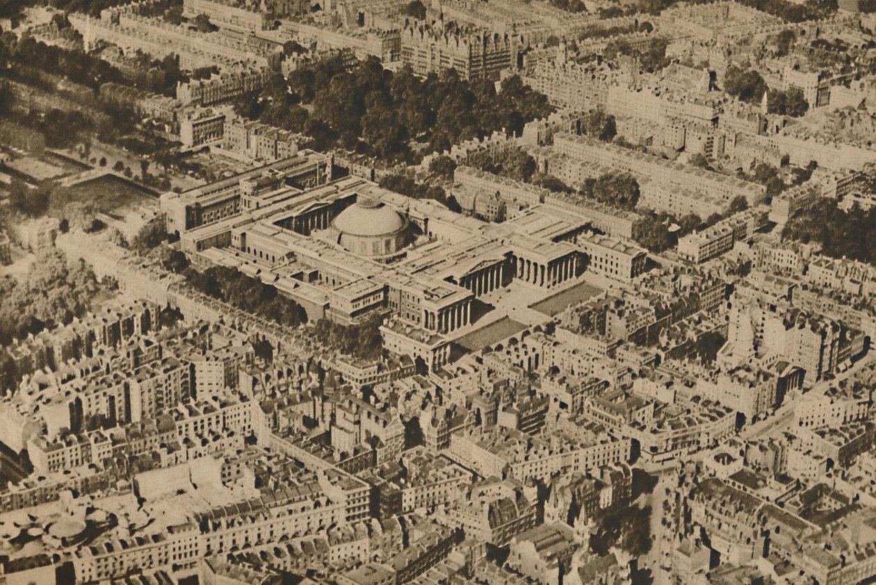"Újszerű kilátás a British Múzeumról Bloomsbury tömeges fáival körülvéve", 1935. alkotó: Surrey Flying Services