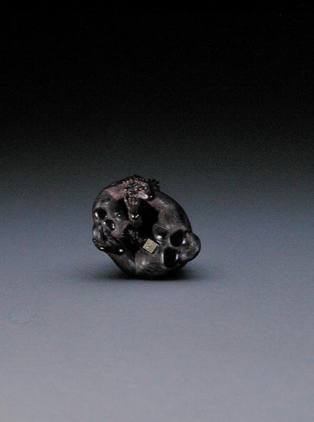 Netsuke anyamajmot és fiát ábrázolva, 1880-1900 körül (fa) (195425 alapja) alkotó: Suzuki Tokuku