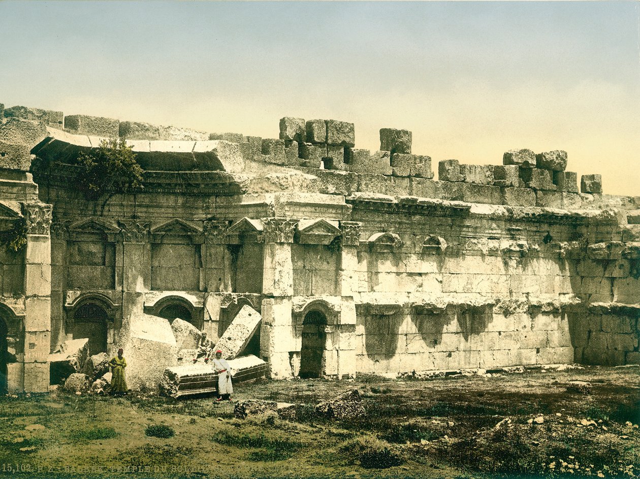 A Jupiter-templom (Baalbek, 1880-1900 körül) zárt része (photochrom) alkotó: Swiss Photographer