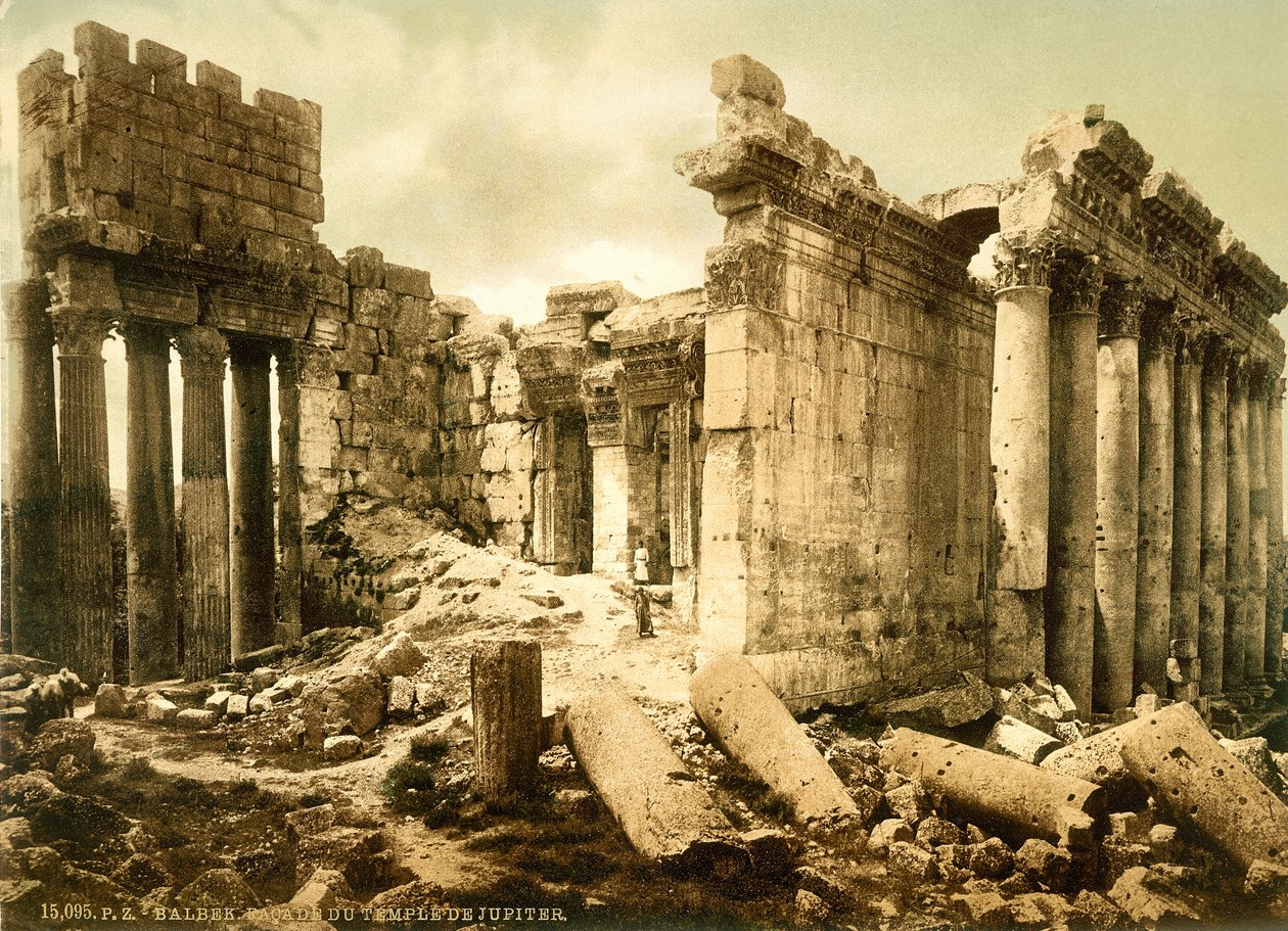 Bacchus temploma, Baalbek, 1880-1900 körül (photochrom) alkotó: Swiss Photographer