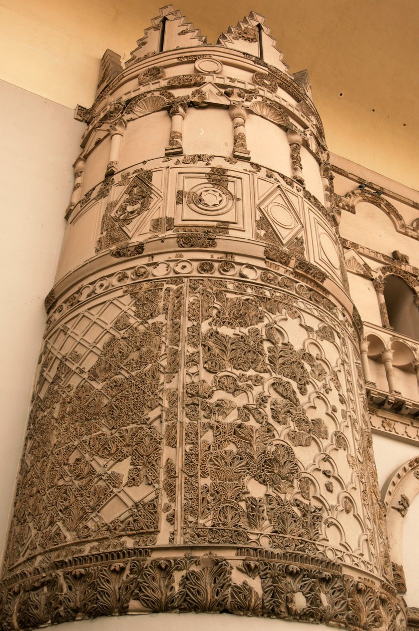 A Nemzeti Múzeum bejárata, amely magában foglalja a Qasr al-Hayr al-Gharbi monumentális kapuját, az egyik leghíresebb omajjád kastélyt, Damaszkusz óvárosát (az Unesco világörökségi listája). alkotó: Syrian School