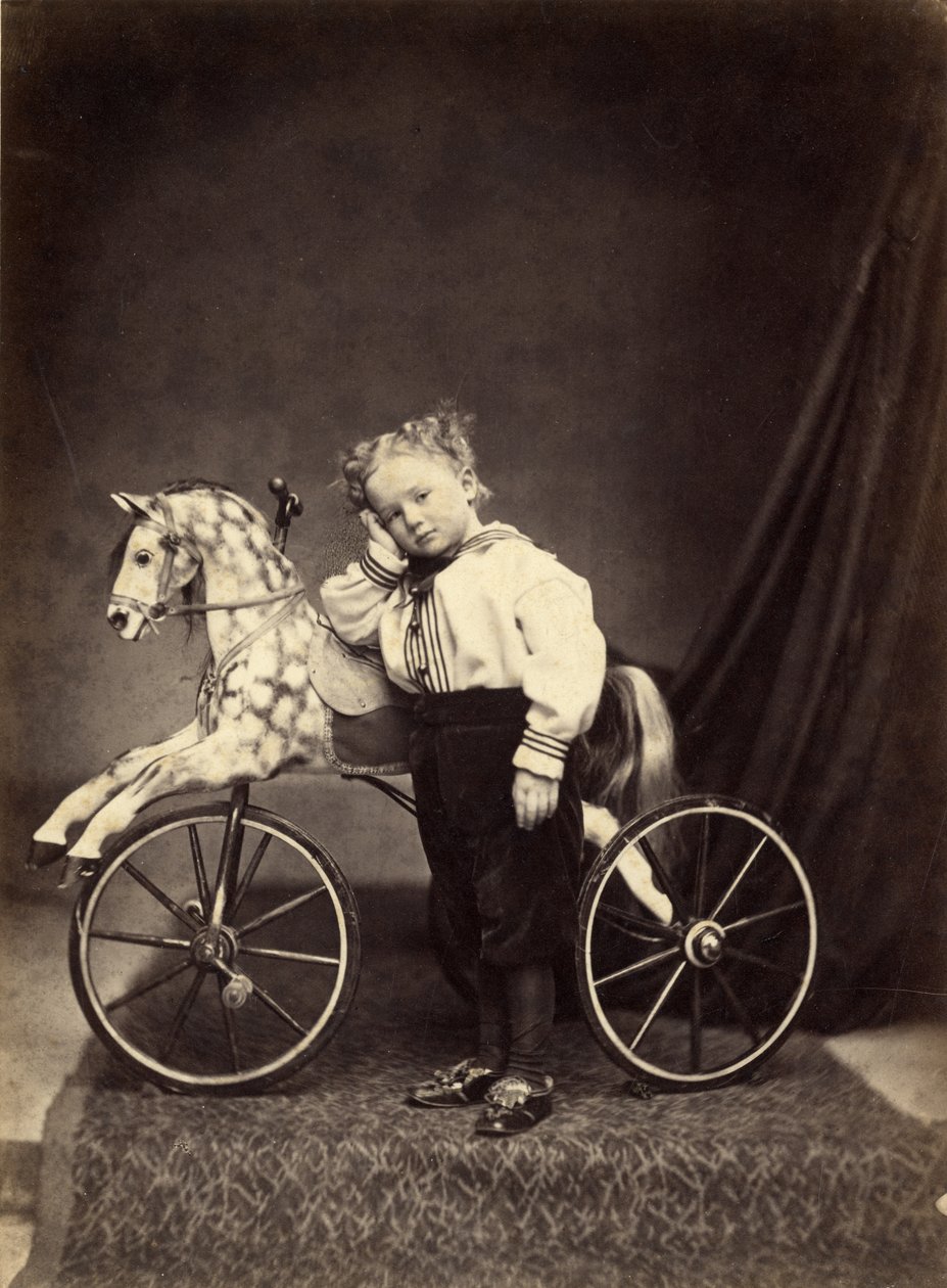 Fiatal fiú lova mellett áll, tricikliként, 1860-as évek (albumnyomat) alkotó: T. Seed