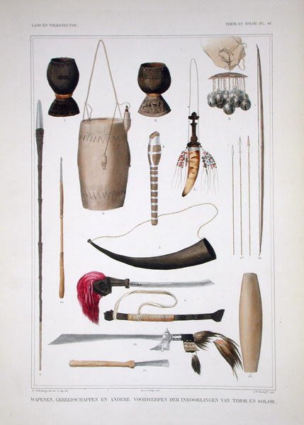 Fegyverek és rituális tárgyak Timorból, Coenraad Jacob Temminck „Beszédek a holland tengerentúli birtokok természetrajzáról” I. kötetből, Salomon Muller metszet, 1839-44 (színes litho) alkotó: T.C. (after) Bruining