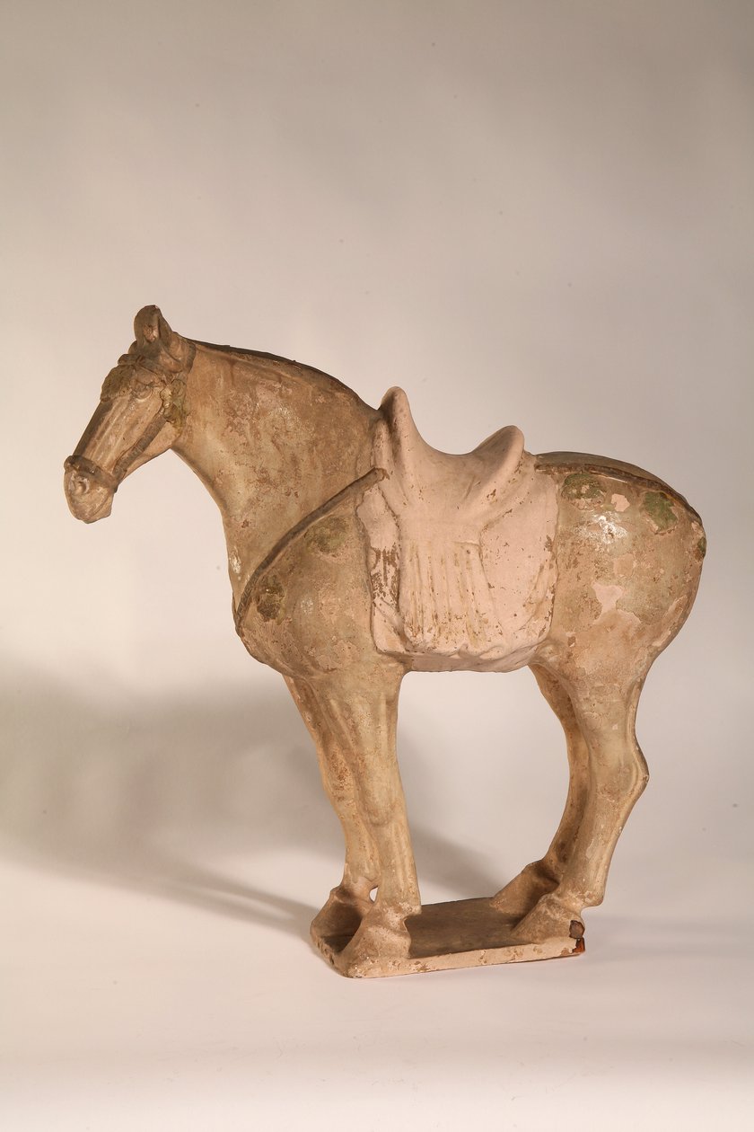 Ló, egy sírból Gongxianban, Henan tartományban, 700-750 (cserép) alkotó: Tang Dynasty Chinese School