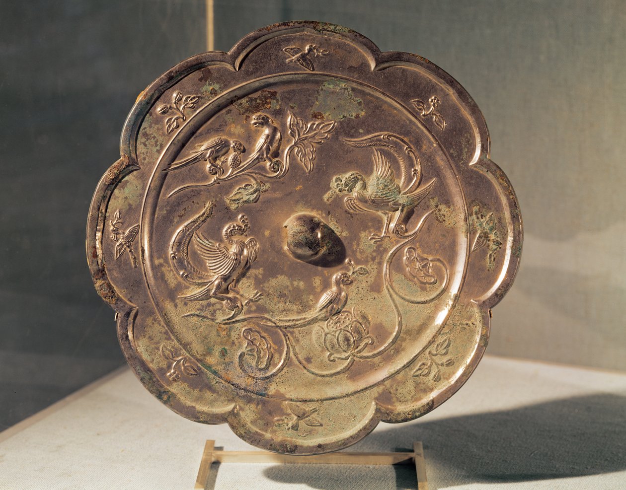Tükör, két Fenghuang (bronz) díszítéssel alkotó: Tang Dynasty Chinese School