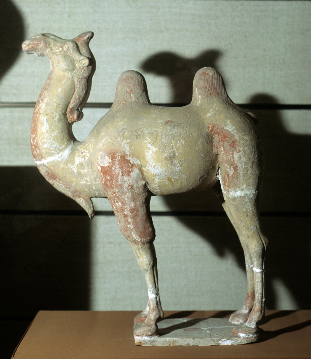 Színes teve, temetési tárgy, 618-907 (terrakotta) alkotó: Tang Dynasty Chinese School