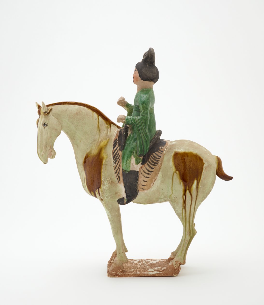 Ember lóháton, Tang-dinasztia, 700-750 körül (cserép ólom-szilikát mázzal és festett részletekkel) alkotó: Tang Dynasty Chinese School
