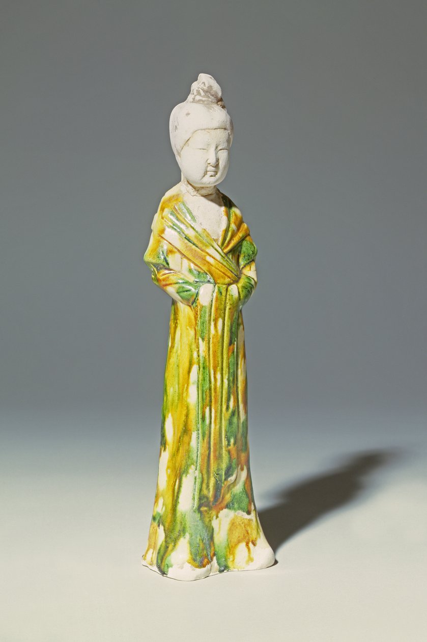 Sancai halvány kerámia alakja, egy álló udvarhölgy, a Tang-dinasztia (kerámia) alkotó: Tang Dynasty Chinese School