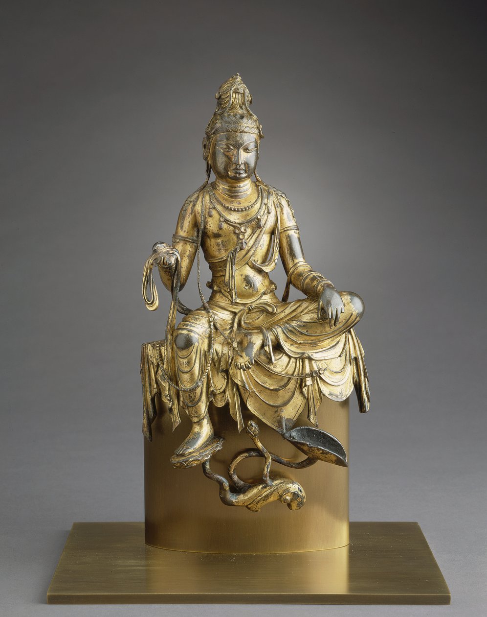 Ülő Bodhisattva Avalokitesvara, 8. század (bronz, aranyozással) alkotó: Tang Dynasty Chinese School