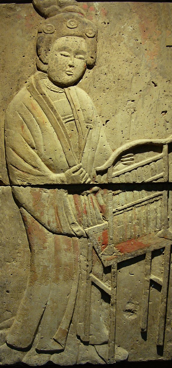 Terrakotta sztélét a Tang-dinasztia zenészével (618-907) fedeztek fel Shaanxi tartományban, a Steles Erdei Múzeumban Xianban. Fényképészet, Leonard de Selva, Kína, 2006. alkotó: Tang Dynasty Chinese School