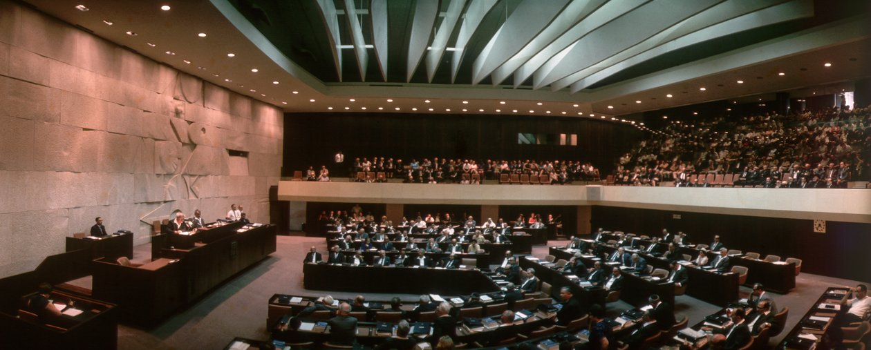 Az izraeli Knesszet ülésén David Ben-Gurion, Izrael elnöke szólal fel. Jeruzsálem. alkotó: Ted Spiegel