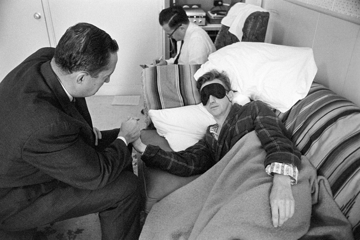 A mentális beteg pszichofarmakológiai kezelésen és kísérletezésen esik át alkotó: Ted Spiegel