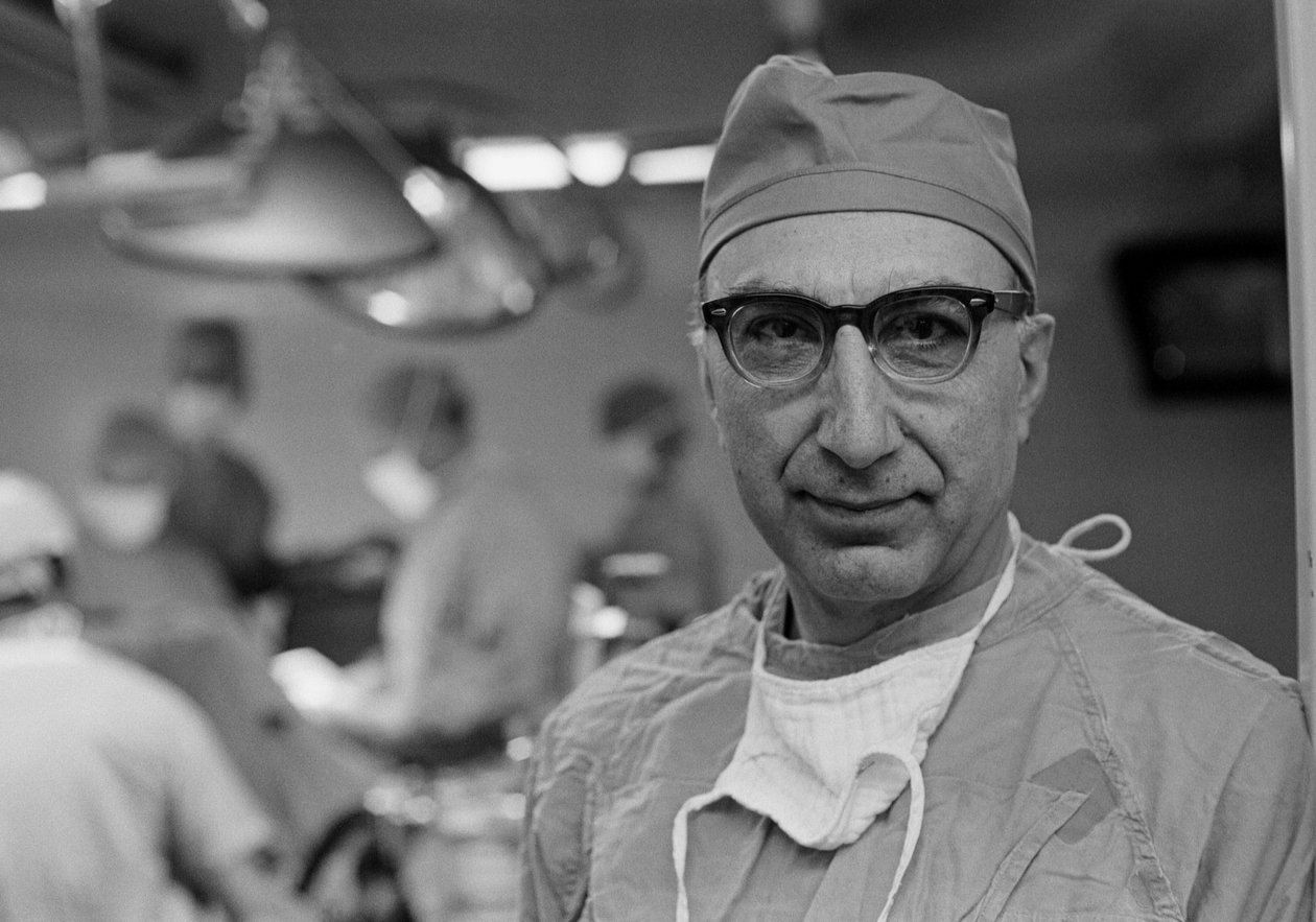 Dr. Michael DeBakey, radiovaszkuláris sebész portréja a Texas Medical Centerben. alkotó: Ted Spiegel