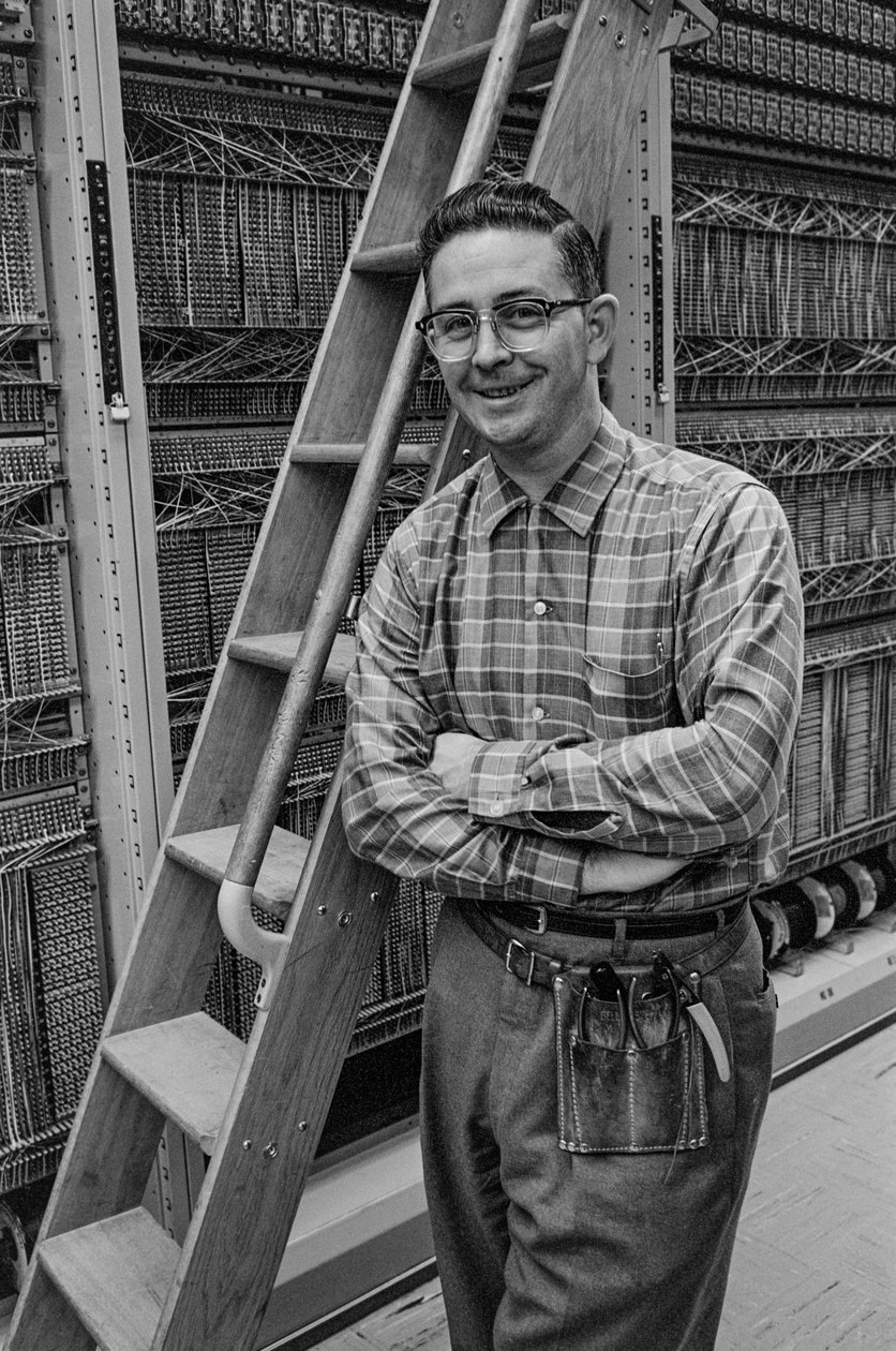 Telefonkészülékek karbantartása a PacTel aka Pacific Telephone Bellinghamben, ... alkotó: Ted Spiegel