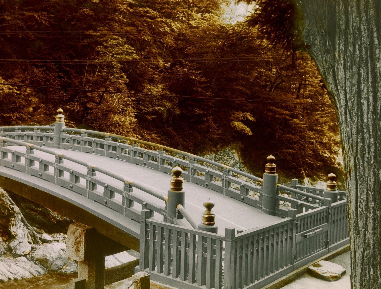 A Shinkyo (szent híd) Nikko városában, 1900-1915 körül (fénykép) alkotó: Teijiro Takagi