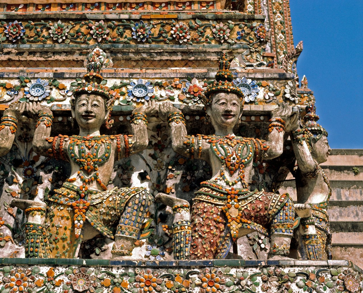 A Wat Arun templom CCaryatidái alkotó: Thai School