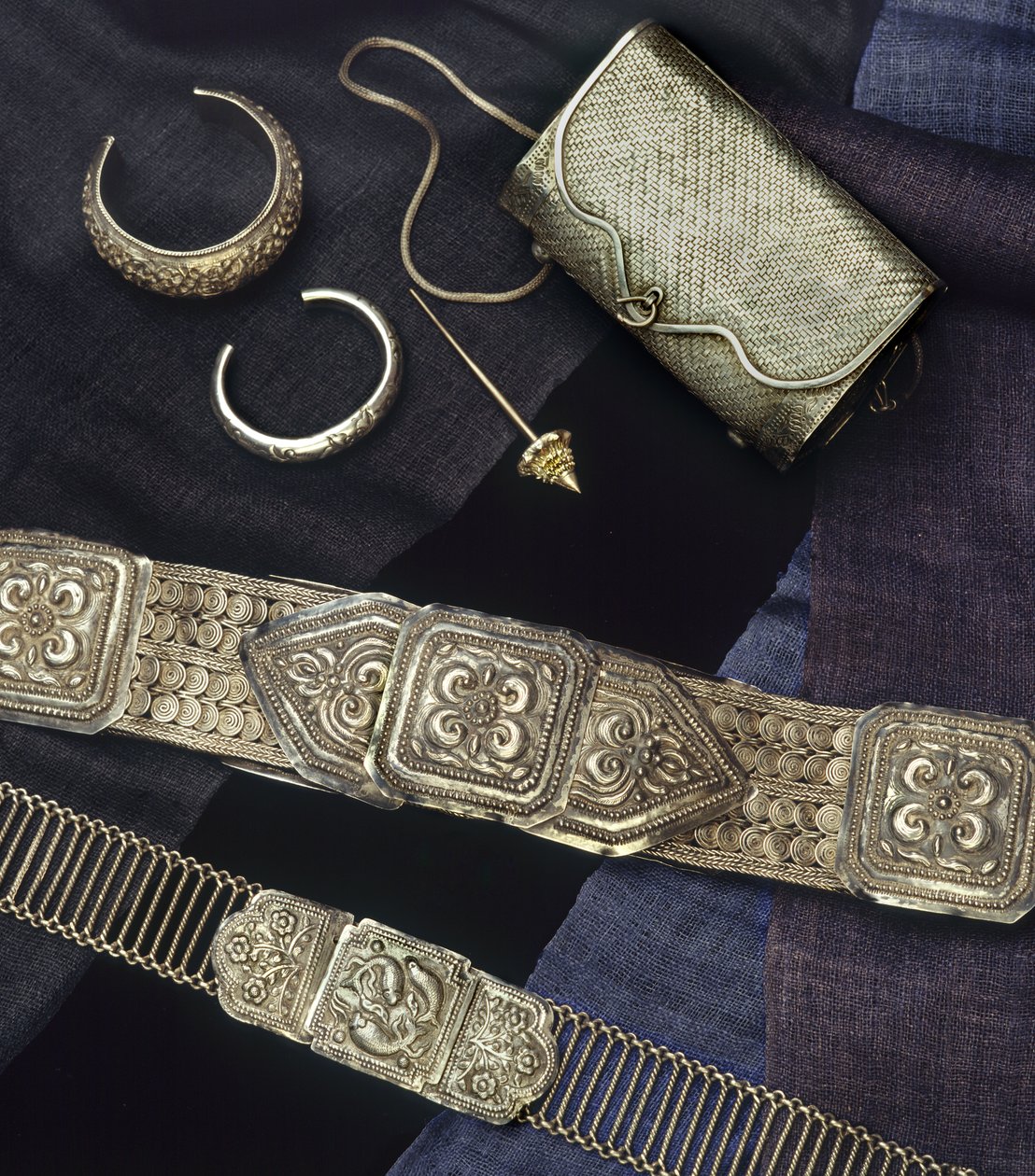 Ékszerek, pénztárcák és övek, Thaiföld (ezüst) alkotó: Thai School