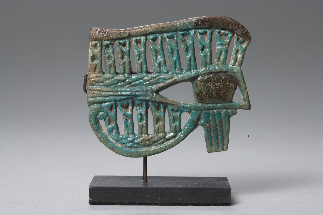 Wedjat szem amulett Nehebkau isten figuráival (fajansz) alkotó: Third Intermediate Period Egyptian