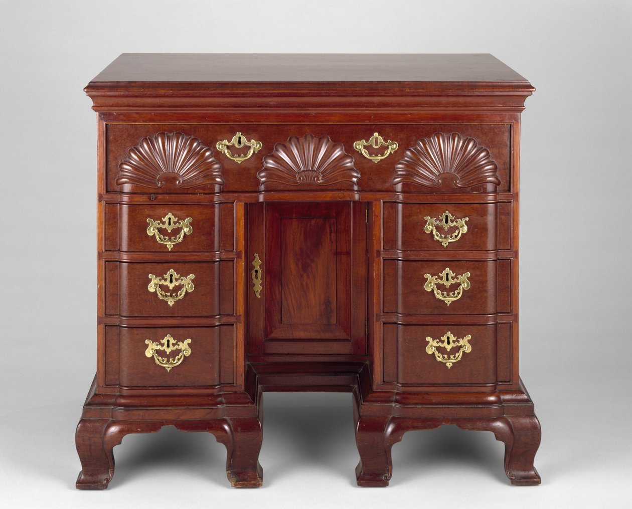 Bureau Table, c. 1773-1783 (mahagóni, keleti fehér fenyő, gesztenye, puha juhar és sárga nyár) alkotó: Thomas (attr.to) Spencer