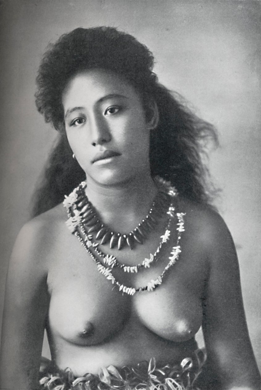 Egy szamoai szépség, fogakból és kagylókból álló nyakláncot viselő, 1902 alkotó: Thomas Andrew