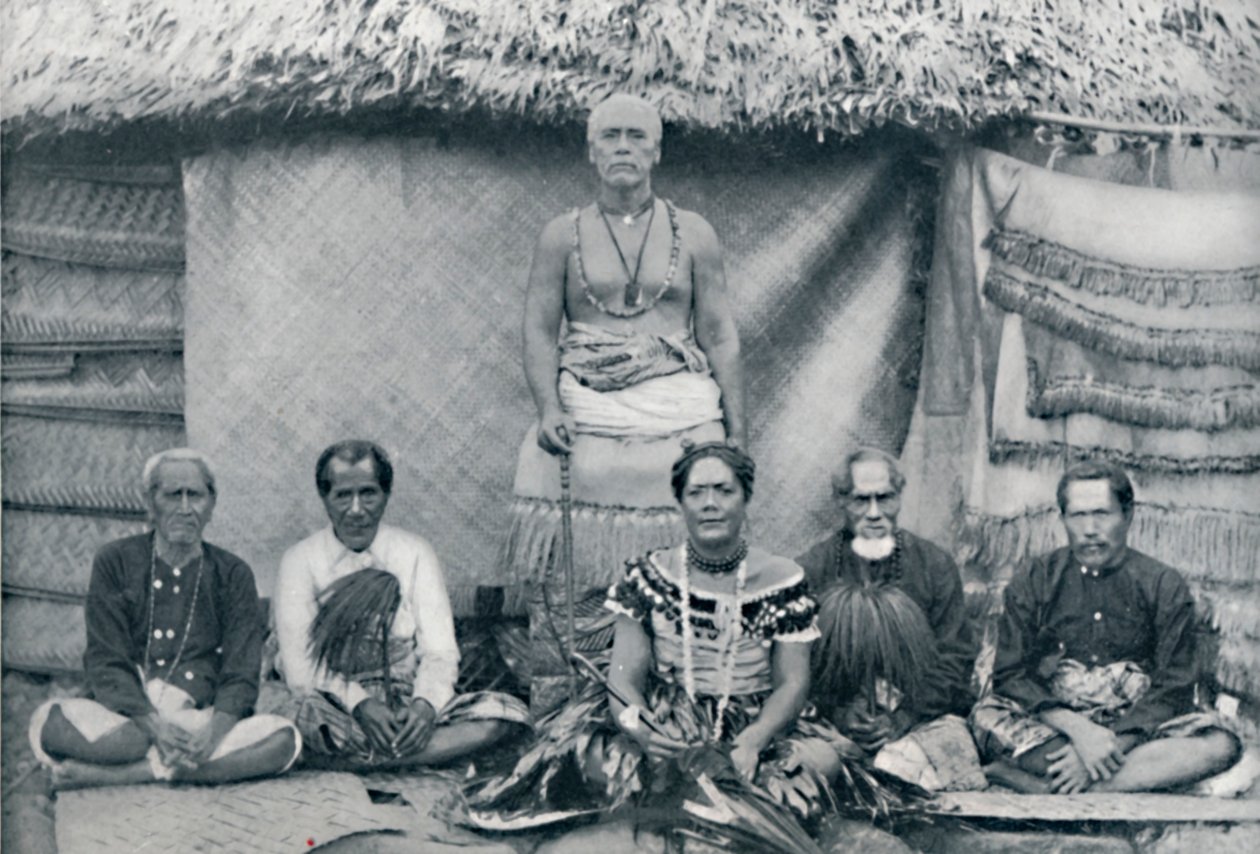 Szamoaiak egy csoportja, köztük a jól ismert lázadó Mataafa Iosefo, az álló alak, 1902 alkotó: Thomas Andrew